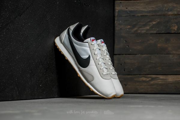 Nike W Pre Montreal Racer Vintage Sail/ Black-Sail-Team Orange