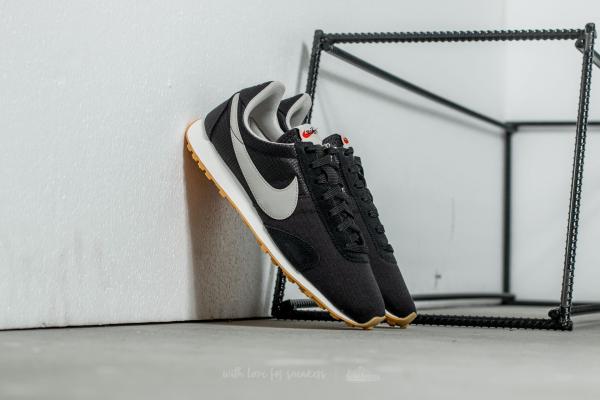 Nike W Premium Montreal Racer VNTG Black/ Pale Grey-Sail