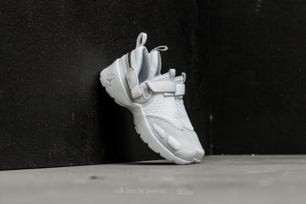 Jordan Trunner LX White/ Pure Platinum