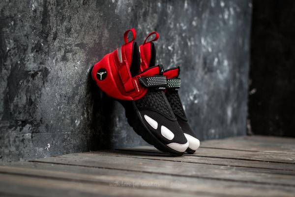 Jordan Trunner LX OG Black/ White-Gym Red