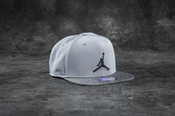 Jordan Elephant Bill Snapback Grey/ Black