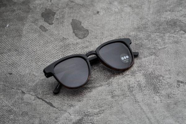 Komono Francis Matte Black-Tortoise