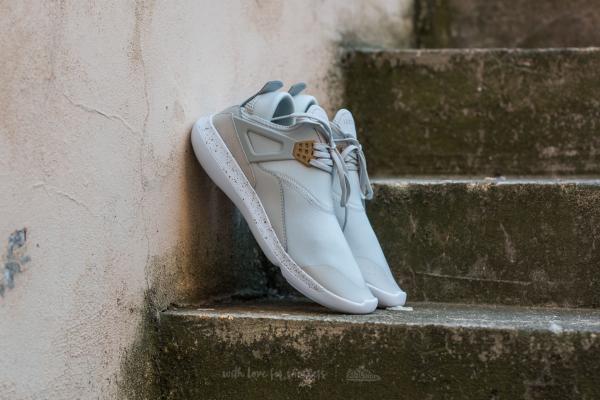 Jordan Fly ´89 Light Bone/ Metallic Gold-White