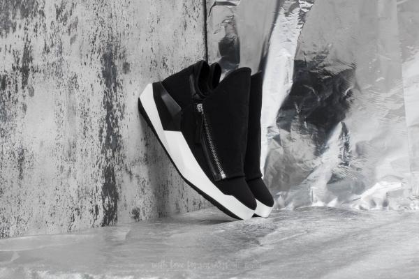 Cinzia Araia Rov. Black