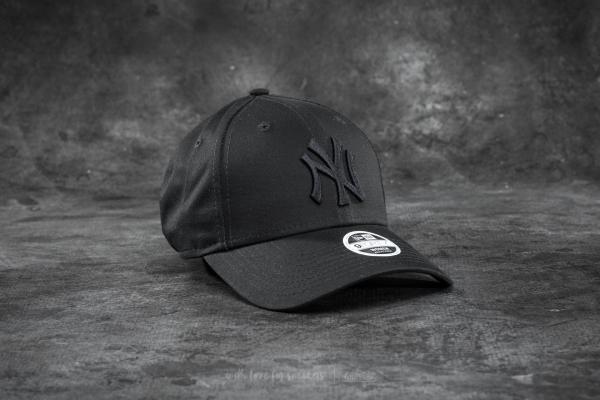 New Era 9Forty Women Adjustable Essential New York Yankees Cap Black