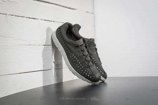 Nike Mayfly Woven Sequoia/ Pale Grey-Black