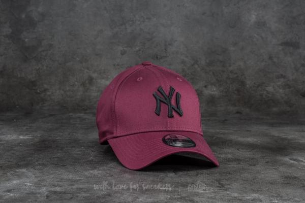 New Era 39Thirty League Essential New York Yankees Cap Black/ Maroon