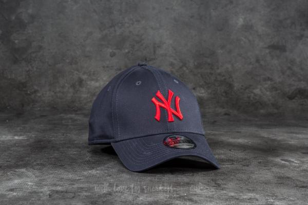 New Era 39Thirty League Essential New York Yankees Cap Navy/ Red