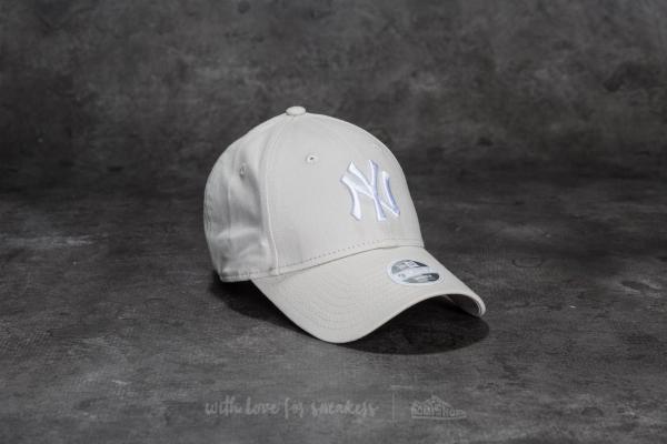 New Era 9Forty Women Essential New York Yankees Cap Sand/ White